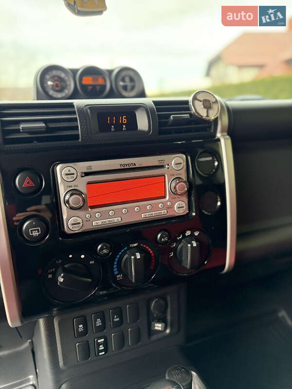 Позашляховик / Кросовер Toyota FJ Cruiser 2012 в Мукачевому фото 39 Позашляховик / Кросовер Toyota FJ Cruiser 2012 в Мукачевому