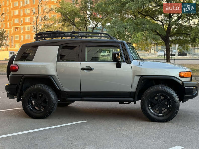 Внедорожник / Кроссовер Toyota FJ Cruiser 2012 в Одессе фото 6 Внедорожник / Кроссовер Toyota FJ Cruiser 2012 в Одессе