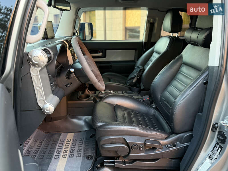 Внедорожник / Кроссовер Toyota FJ Cruiser 2012 в Одессе фото 16 Внедорожник / Кроссовер Toyota FJ Cruiser 2012 в Одессе