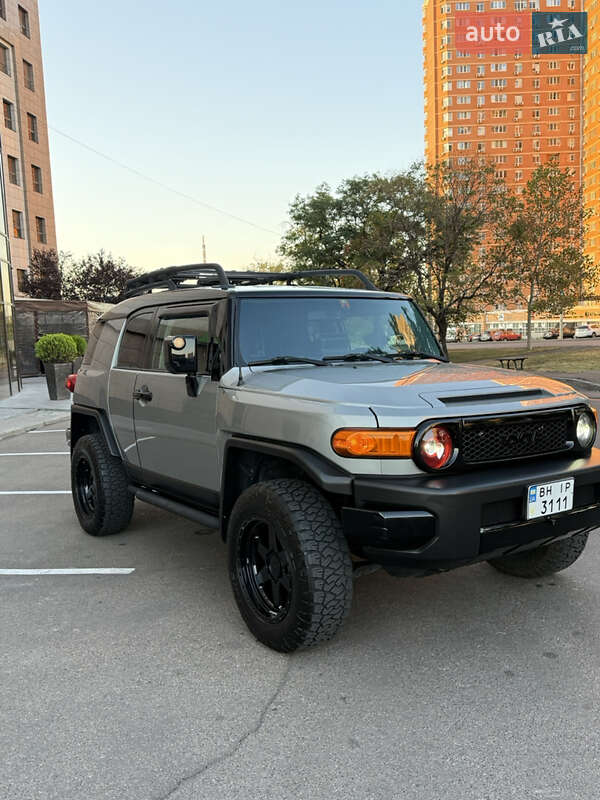 Внедорожник / Кроссовер Toyota FJ Cruiser 2012 в Одессе фото 29 Внедорожник / Кроссовер Toyota FJ Cruiser 2012 в Одессе