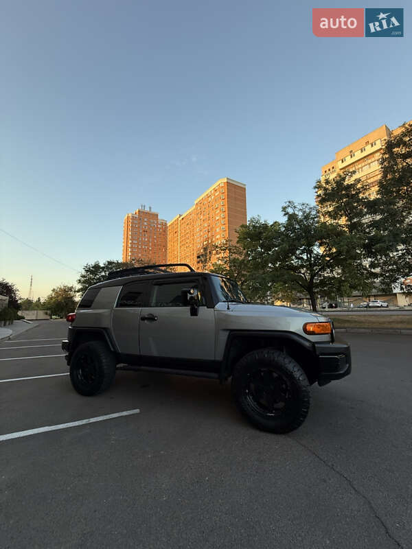 Внедорожник / Кроссовер Toyota FJ Cruiser 2012 в Одессе фото 34 Внедорожник / Кроссовер Toyota FJ Cruiser 2012 в Одессе