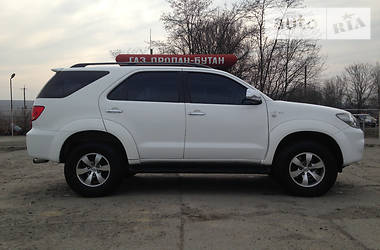 Внедорожник / Кроссовер Toyota Fortuner 2008 в Черновцах