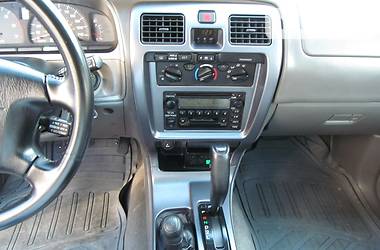 Внедорожник / Кроссовер Toyota Fortuner 2001 в 