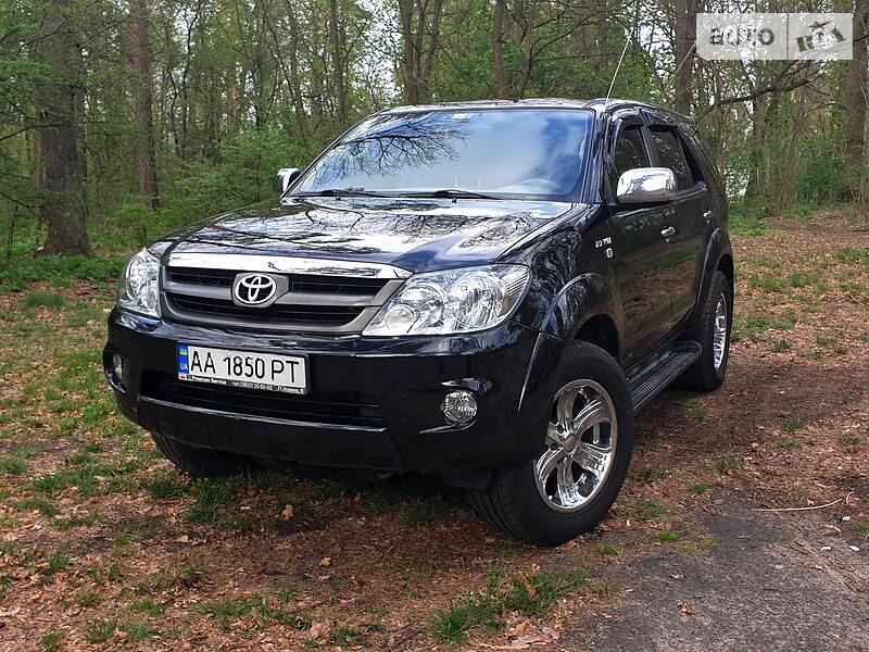 Позашляховик / Кросовер Toyota Fortuner 2007 в Києві