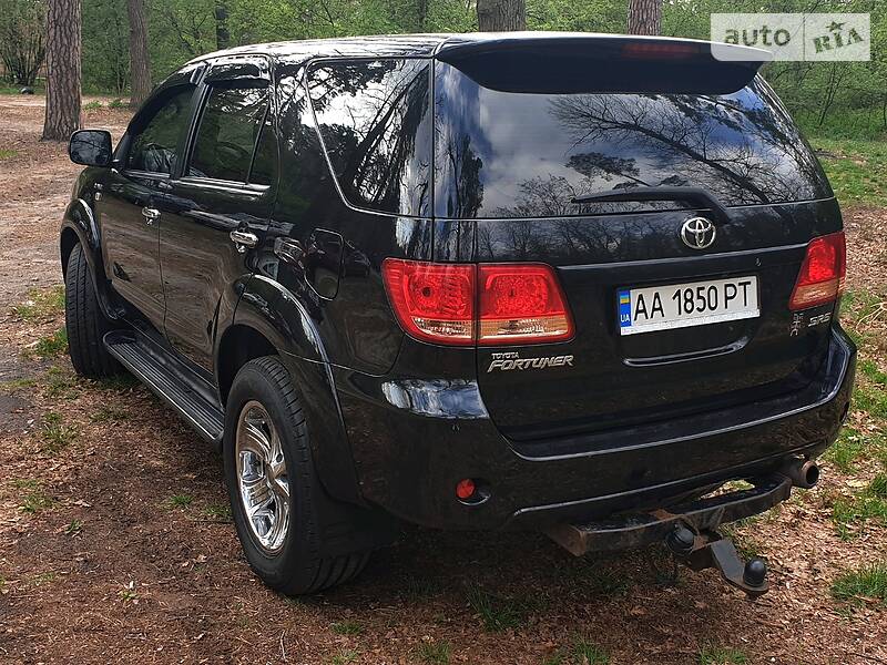 Позашляховик / Кросовер Toyota Fortuner 2007 в Києві