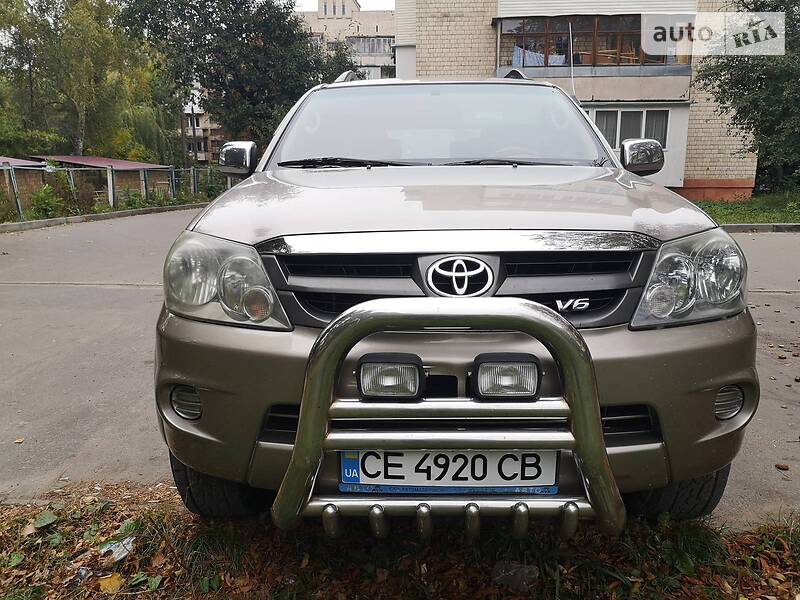 Внедорожник / Кроссовер Toyota Fortuner 2006 в Черновцах