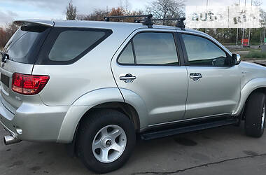 Внедорожник / Кроссовер Toyota Fortuner 2007 в Краматорске