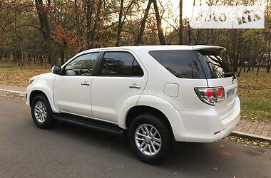 Позашляховик / Кросовер Toyota Fortuner 2013 в Одесі