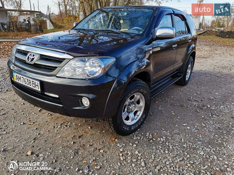 Позашляховик / Кросовер Toyota Fortuner 2007 в Погребище