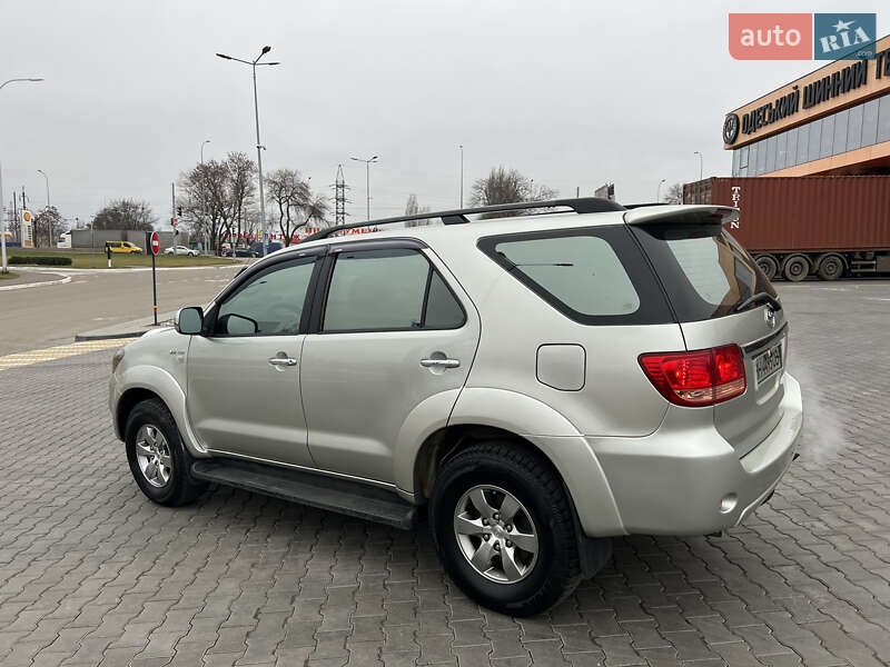 Позашляховик / Кросовер Toyota Fortuner 2006 в Одесі