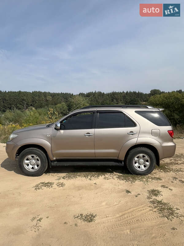 Внедорожник / Кроссовер Toyota Fortuner 2006 в Чернигове