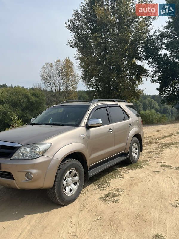 Внедорожник / Кроссовер Toyota Fortuner 2006 в Чернигове