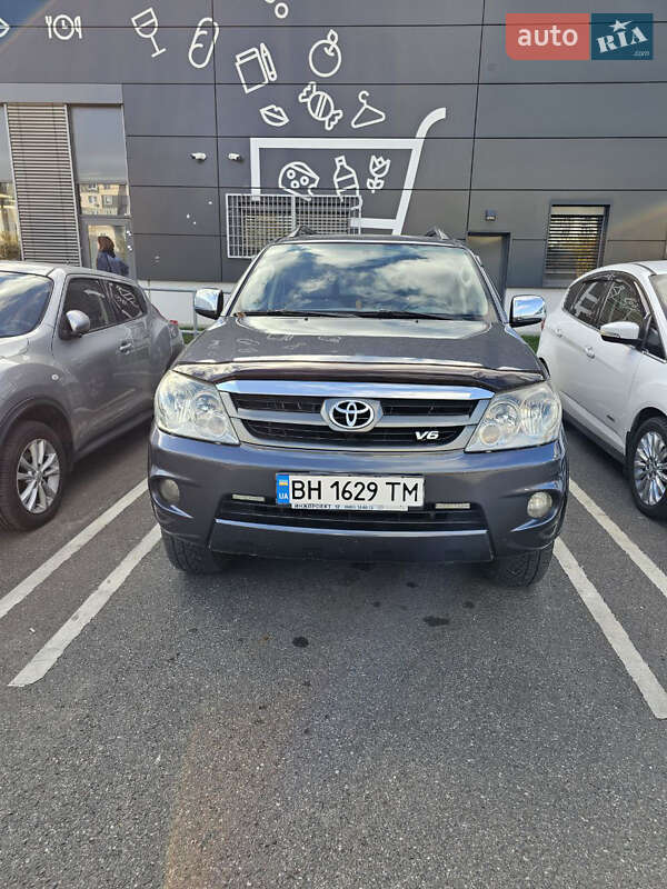 Toyota Fortuner 2006