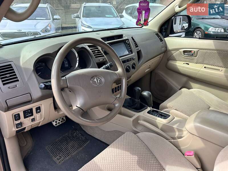 Позашляховик / Кросовер Toyota Fortuner 2006 в Одесі