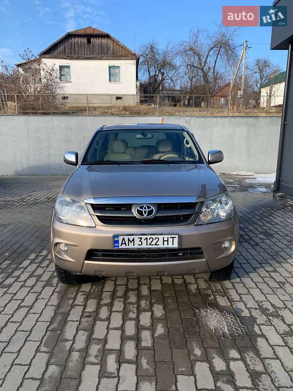 Toyota Fortuner 2007