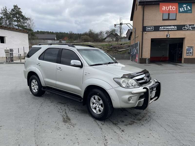 Toyota Fortuner 2007