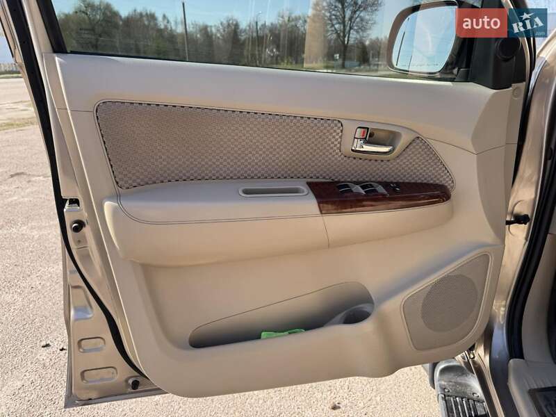 Внедорожник / Кроссовер Toyota Fortuner 2008 в Коропе