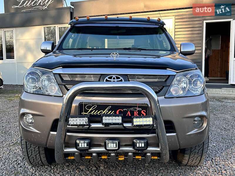 Позашляховик / Кросовер Toyota Fortuner 2006 в Одесі