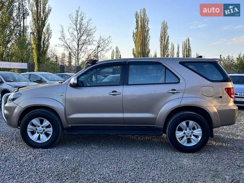 Позашляховик / Кросовер Toyota Fortuner 2006 в Одесі