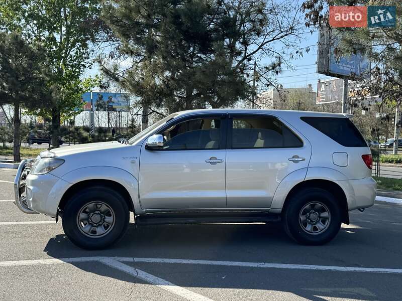 Позашляховик / Кросовер Toyota Fortuner 2007 в Одесі
