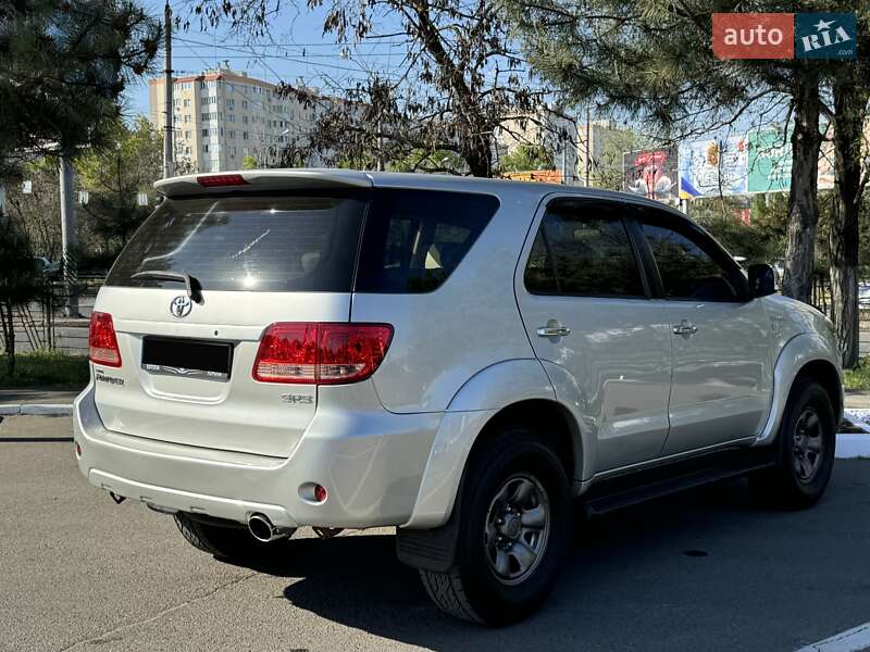 Позашляховик / Кросовер Toyota Fortuner 2007 в Одесі