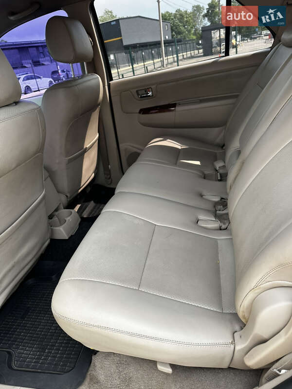 Позашляховик / Кросовер Toyota Fortuner 2007 в Києві