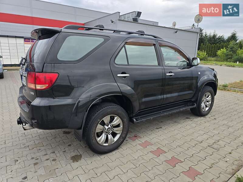 Позашляховик / Кросовер Toyota Fortuner 2006 в Києві