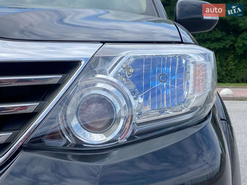 Позашляховик / Кросовер Toyota Fortuner 2013 в Львові