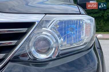 Позашляховик / Кросовер Toyota Fortuner 2013 в 
