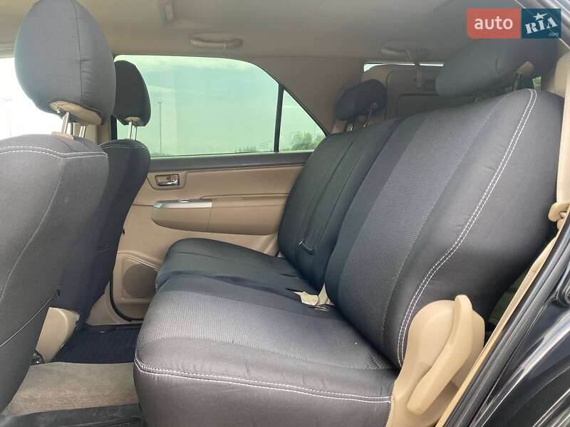 Позашляховик / Кросовер Toyota Fortuner 2013 в Львові