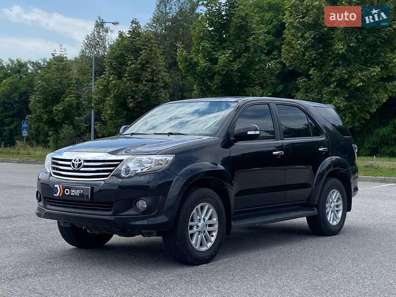 Позашляховик / Кросовер Toyota Fortuner 2013 в Львові