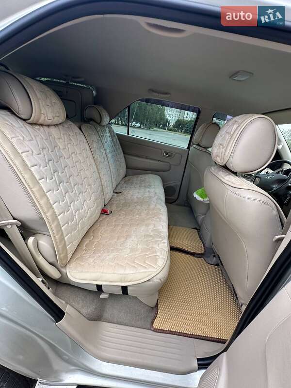 Позашляховик / Кросовер Toyota Fortuner 2008 в Кривому Розі