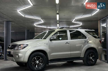 Внедорожник / Кроссовер Toyota Fortuner 2007 в 