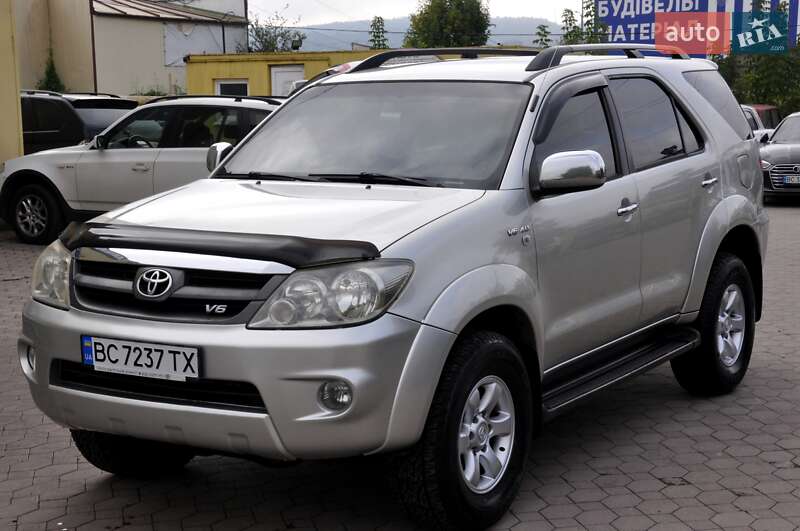 Внедорожник / Кроссовер Toyota Fortuner 2006 в Львове