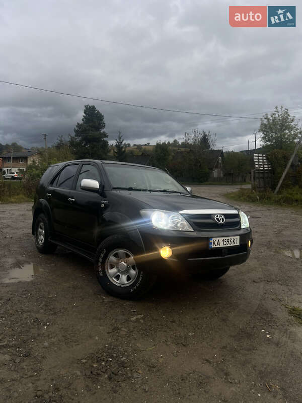 Позашляховик / Кросовер Toyota Fortuner 2006 в Рахові