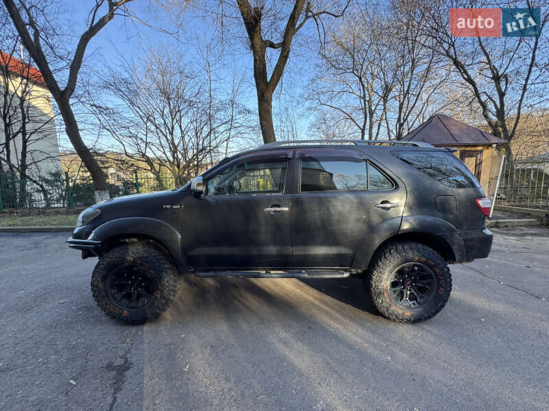 Позашляховик / Кросовер Toyota Fortuner 2006 в Львові