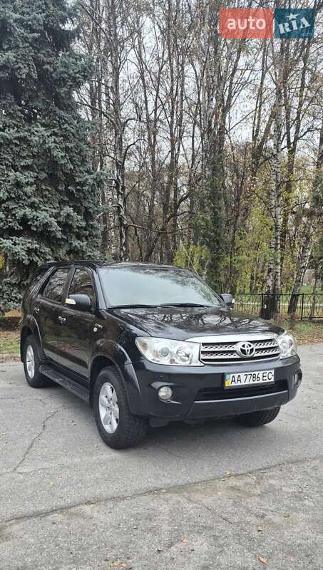 Внедорожник / Кроссовер Toyota Fortuner 2010 в Киеве