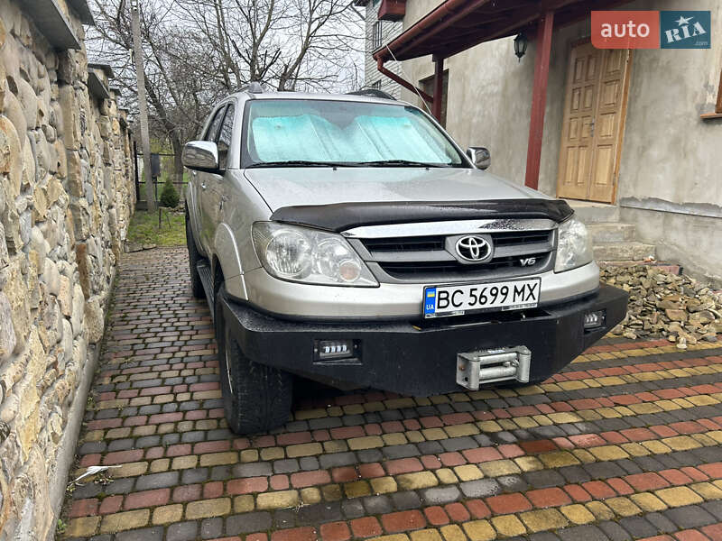 Toyota Fortuner 2006