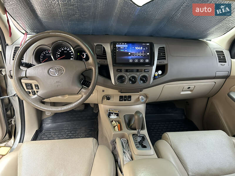 Позашляховик / Кросовер Toyota Fortuner 2006 в Стрию