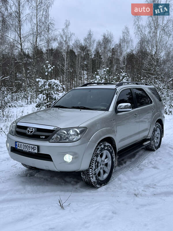 Внедорожник / Кроссовер Toyota Fortuner 2006 в Харькове фото 5 Внедорожник / Кроссовер Toyota Fortuner 2006 в Харькове