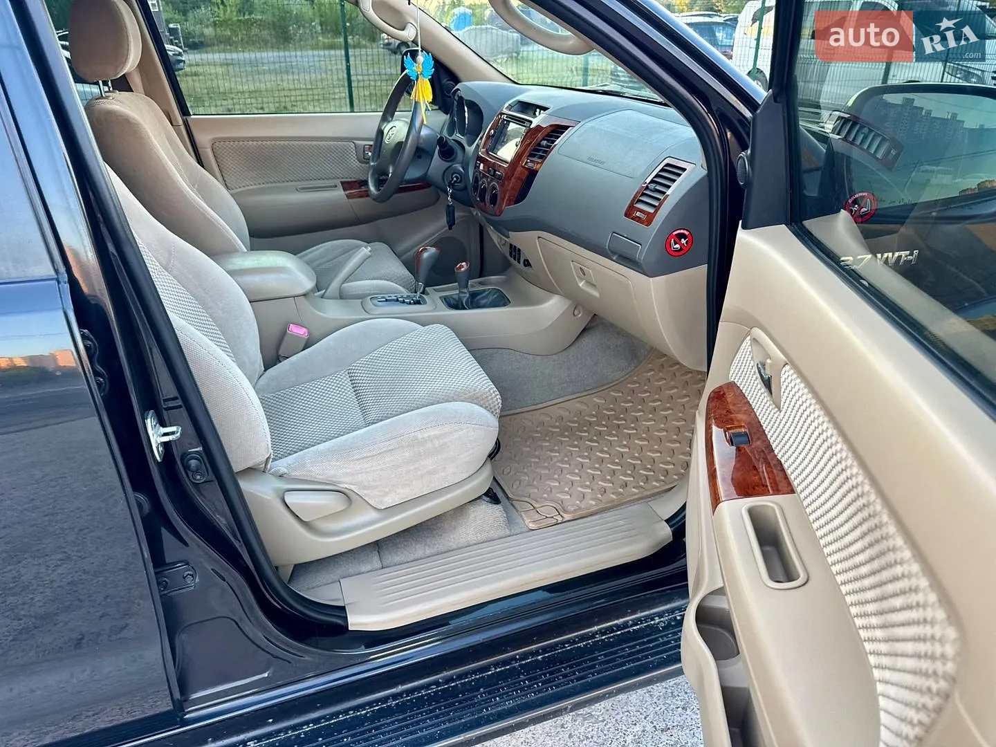 2010 Toyota Fortuner - мініатюра 13