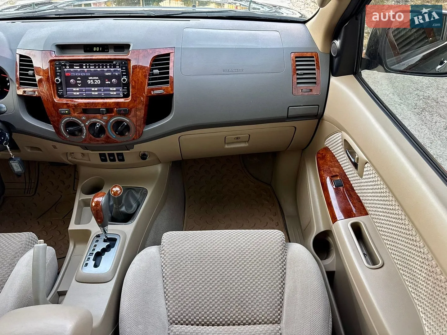 2010 Toyota Fortuner - мініатюра 19