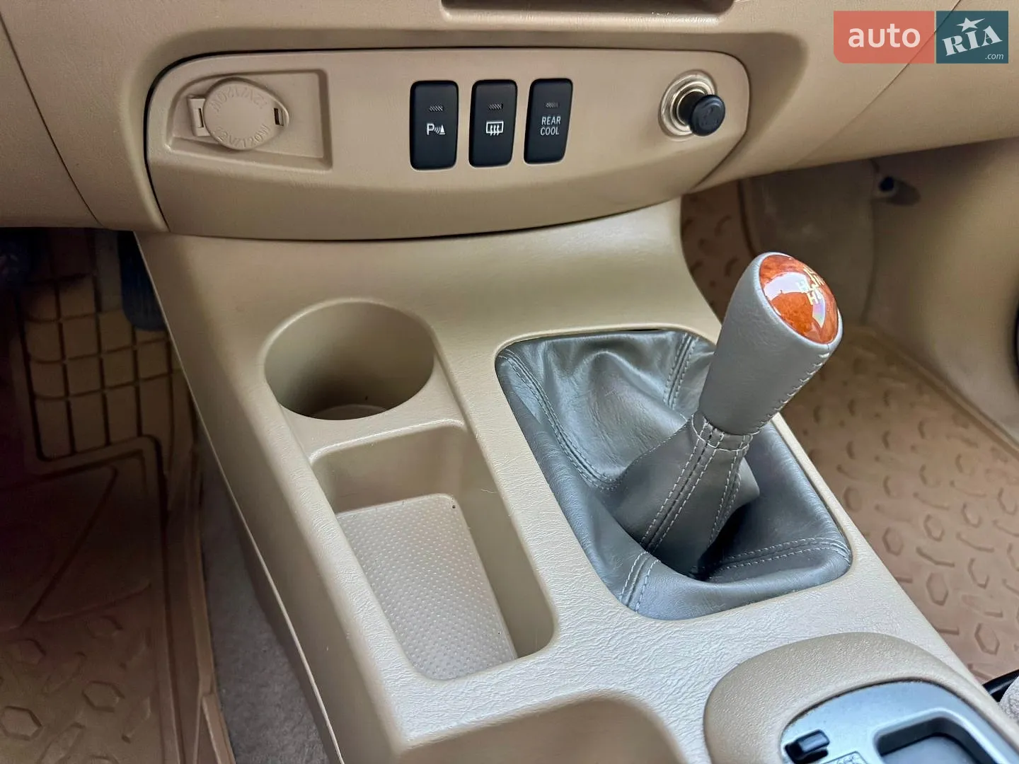 2010 Toyota Fortuner - мініатюра 28