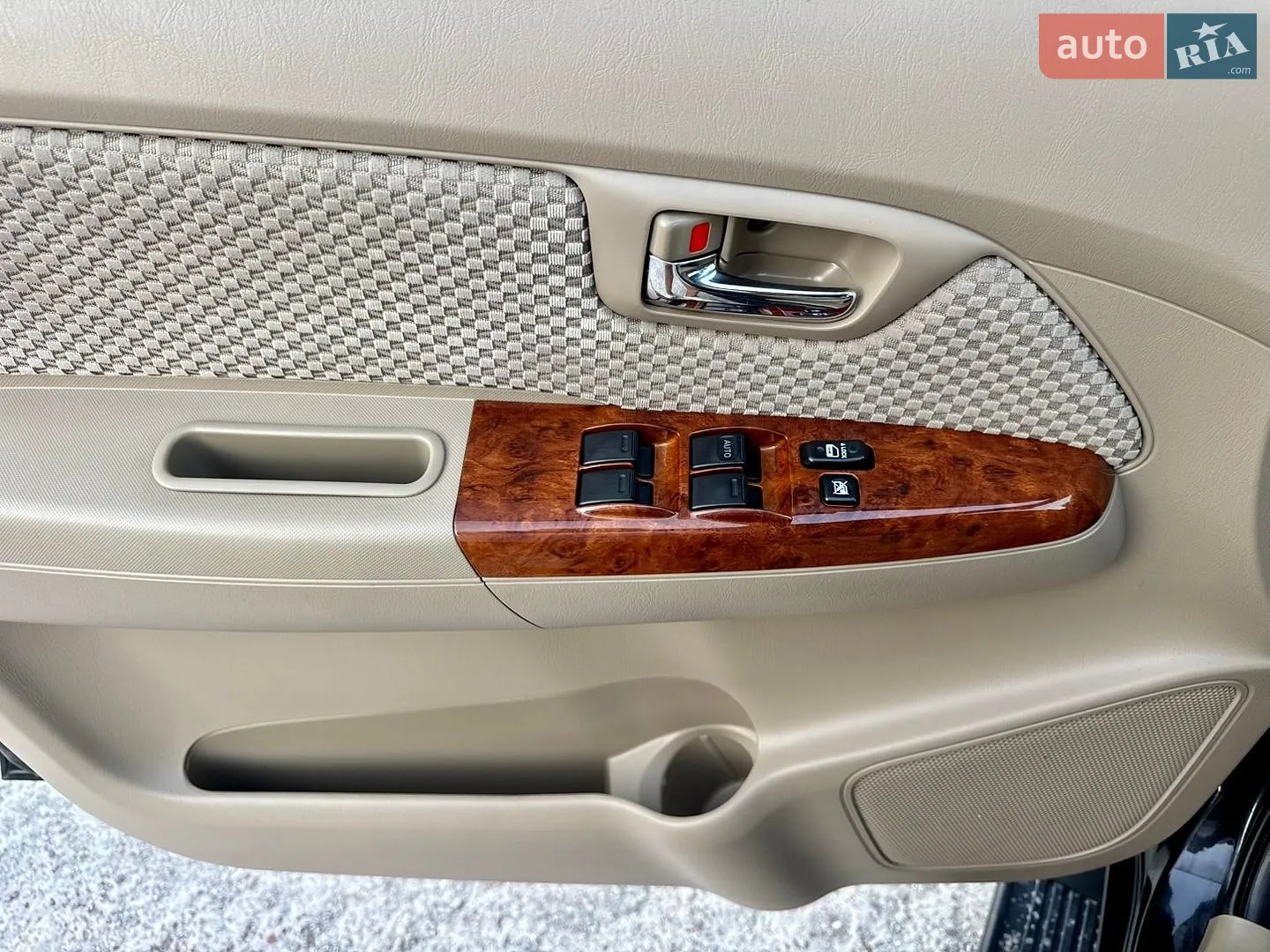 2010 Toyota Fortuner - мініатюра 34