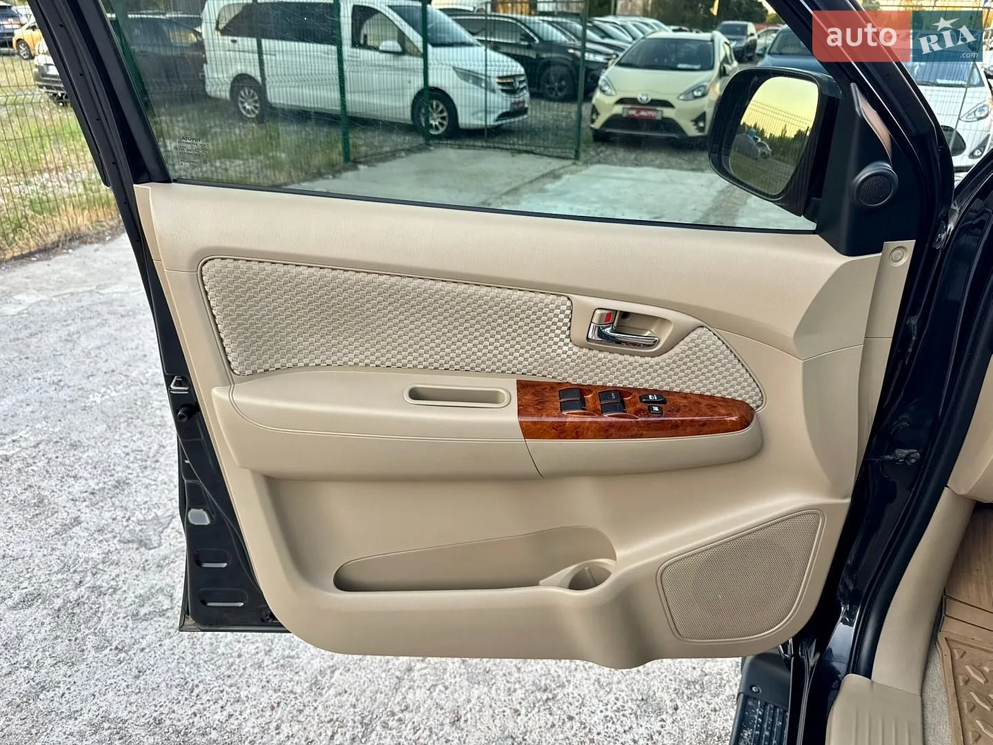 2010 Toyota Fortuner - мініатюра 33
