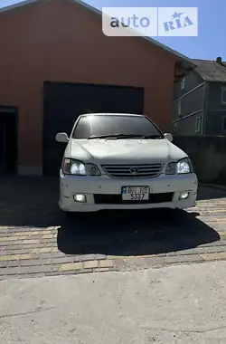 Toyota Gaia 2000