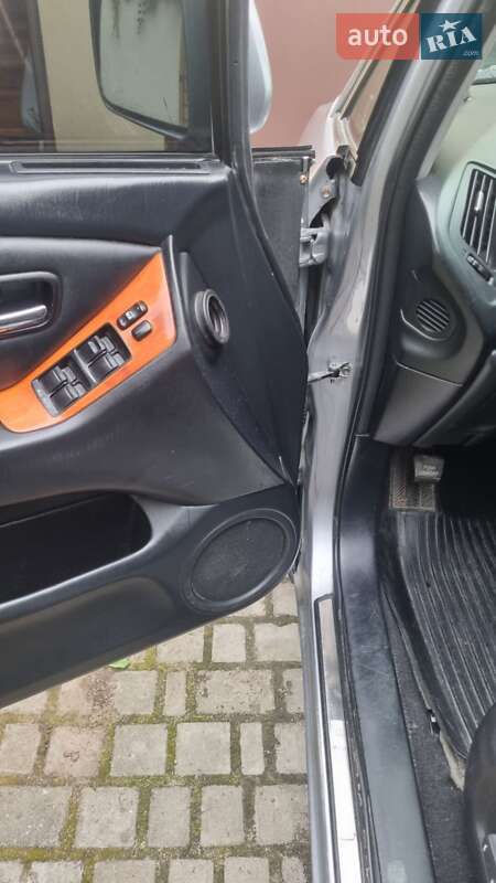 Внедорожник / Кроссовер Toyota Harrier 2001 в Львове