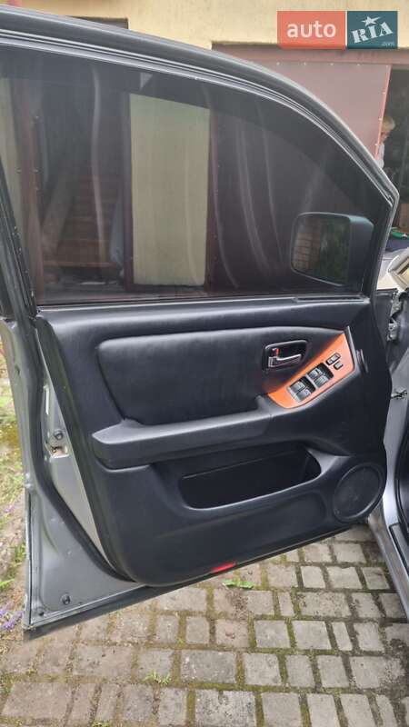 Внедорожник / Кроссовер Toyota Harrier 2001 в Львове