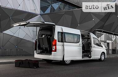Минивэн Toyota Hiace 2020 в 