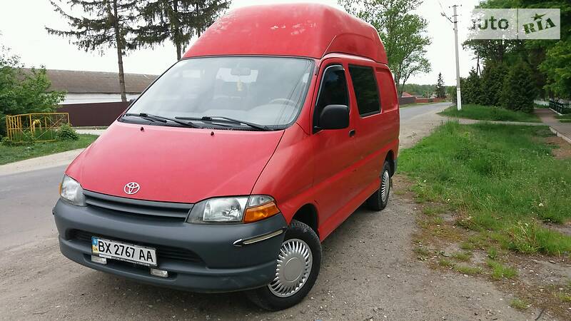 Грузопассажирский фургон Toyota Hiace 1998 в Хмельницком